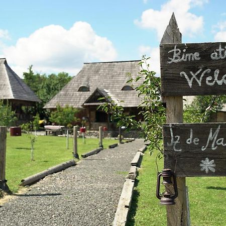 Iz De Maramures Rural Hotel (Adults Only) Surdesti  Ngoại thất bức ảnh