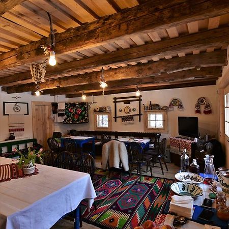 Iz De Maramures Rural Hotel (Adults Only) Surdesti  Ngoại thất bức ảnh