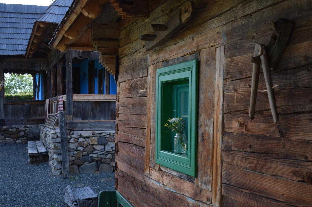 Iz De Maramures Rural Hotel (Adults Only) Surdesti  Ngoại thất bức ảnh