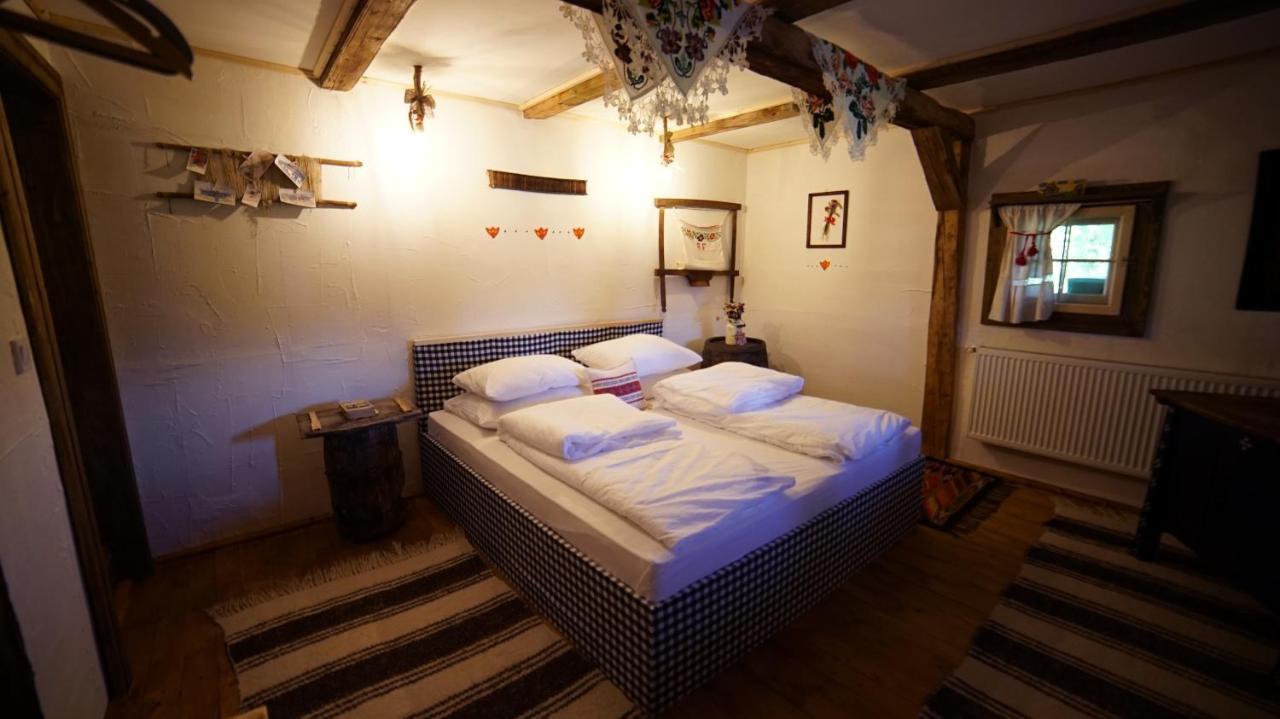 Iz De Maramures Rural Hotel (Adults Only) Surdesti  Ngoại thất bức ảnh