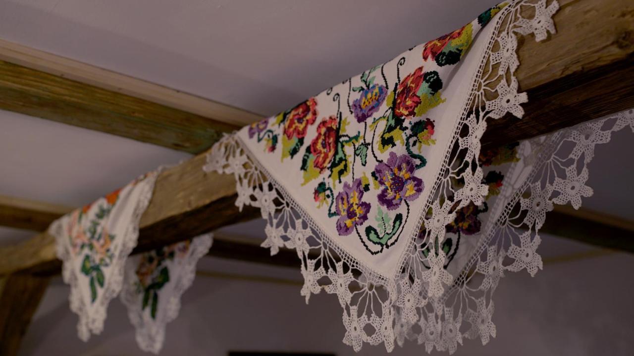 Iz De Maramures Rural Hotel (Adults Only) Surdesti  Ngoại thất bức ảnh