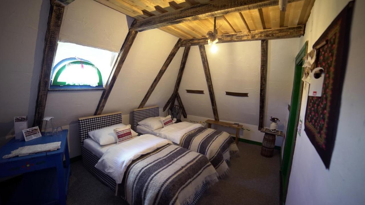 Iz De Maramures Rural Hotel (Adults Only) Surdesti  Ngoại thất bức ảnh