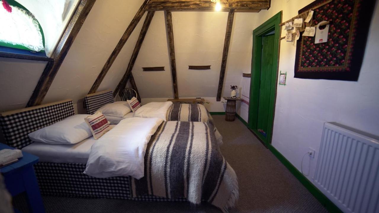 Iz De Maramures Rural Hotel (Adults Only) Surdesti  Ngoại thất bức ảnh