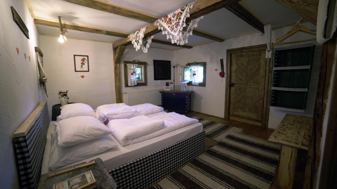 Iz De Maramures Rural Hotel (Adults Only) Surdesti  Ngoại thất bức ảnh