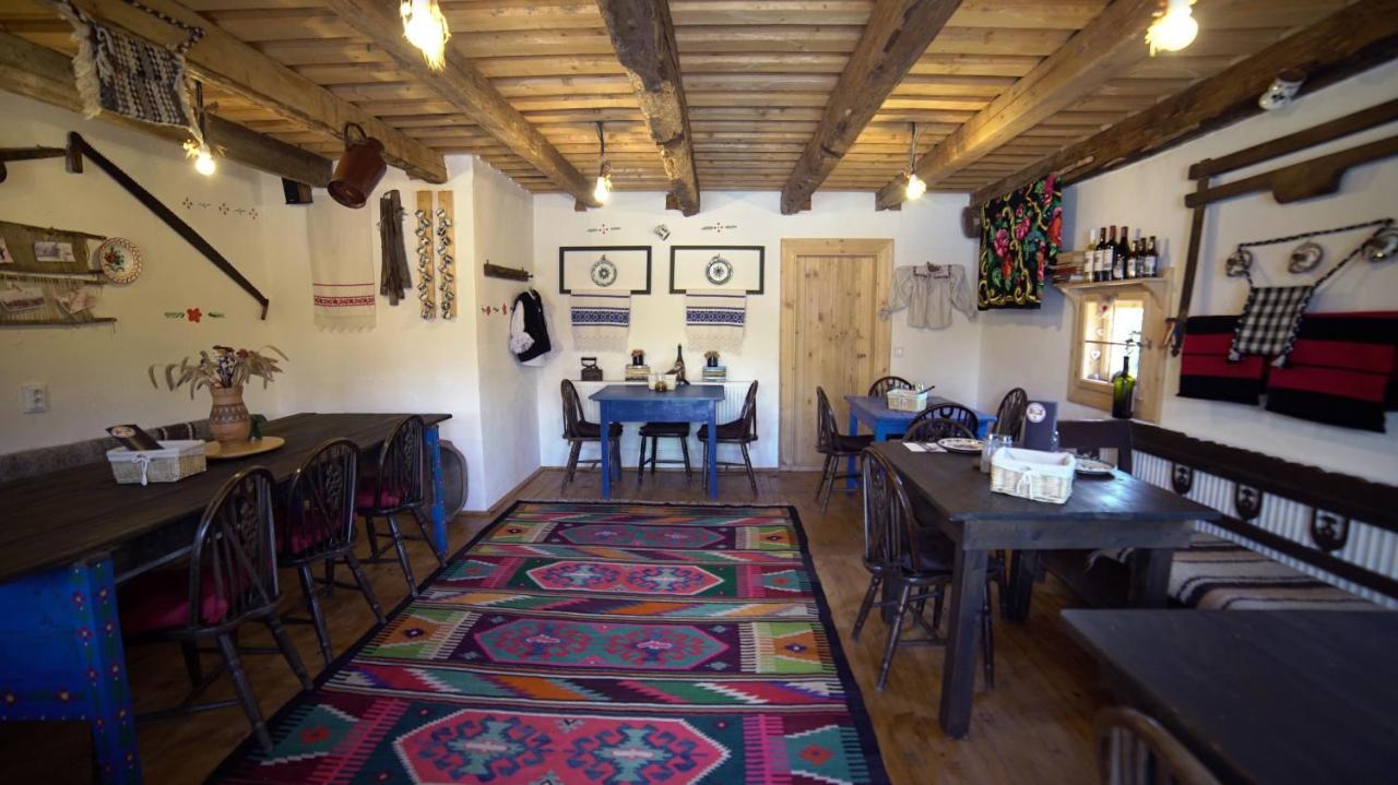 Iz De Maramures Rural Hotel (Adults Only) Surdesti  Ngoại thất bức ảnh