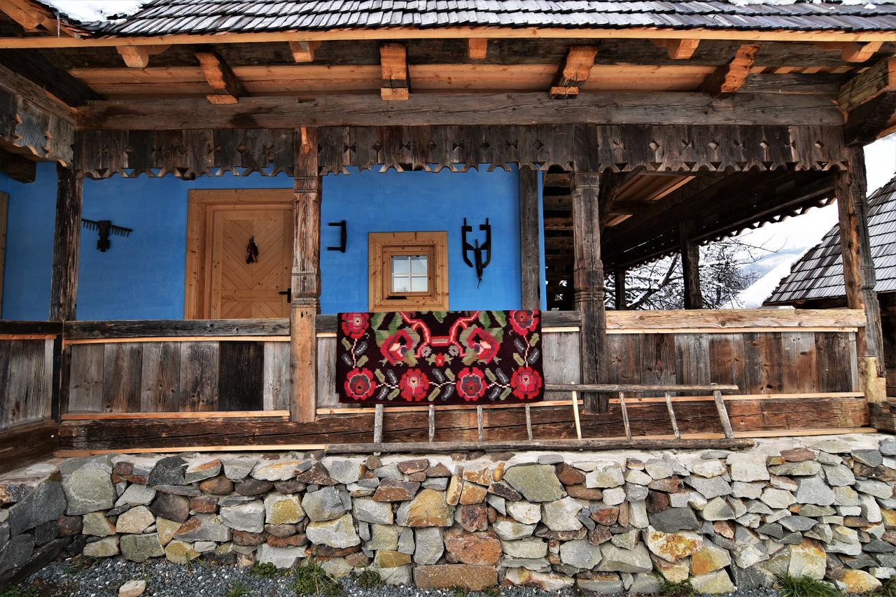 Iz De Maramures Rural Hotel (Adults Only) Surdesti  Ngoại thất bức ảnh