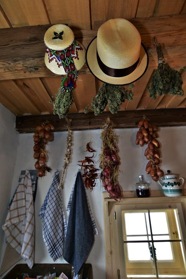 Iz De Maramures Rural Hotel (Adults Only) Surdesti  Ngoại thất bức ảnh