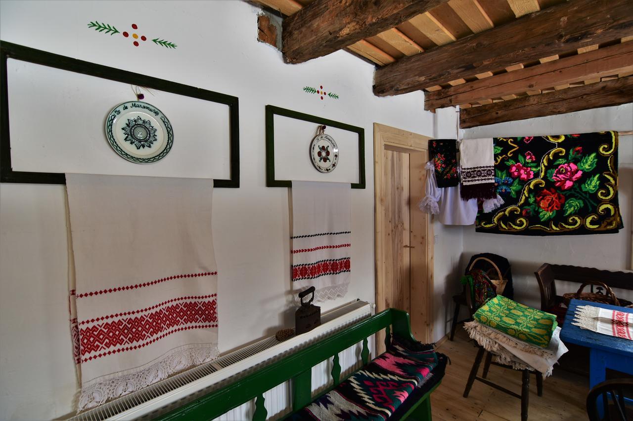 Iz De Maramures Rural Hotel (Adults Only) Surdesti  Ngoại thất bức ảnh
