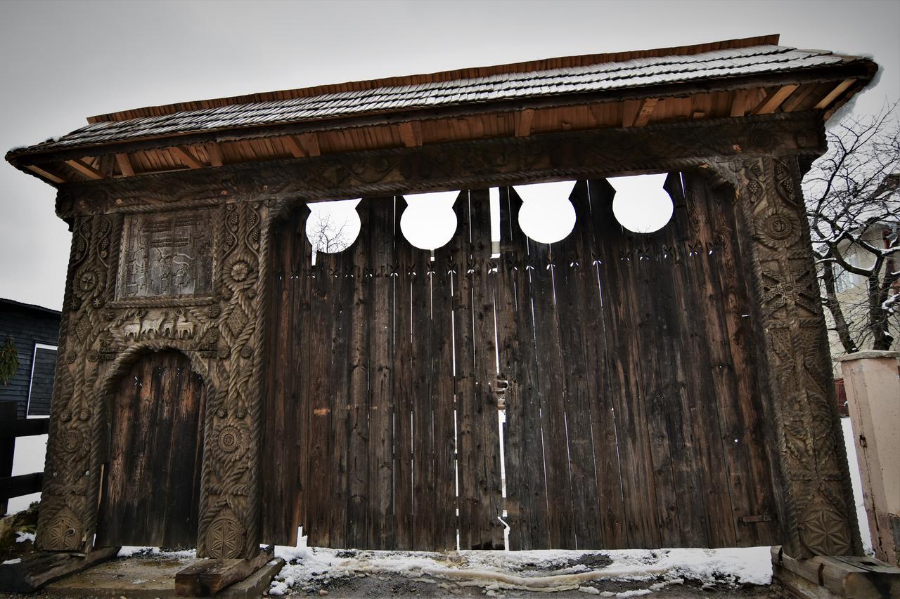 Iz De Maramures Rural Hotel (Adults Only) Surdesti  Ngoại thất bức ảnh
